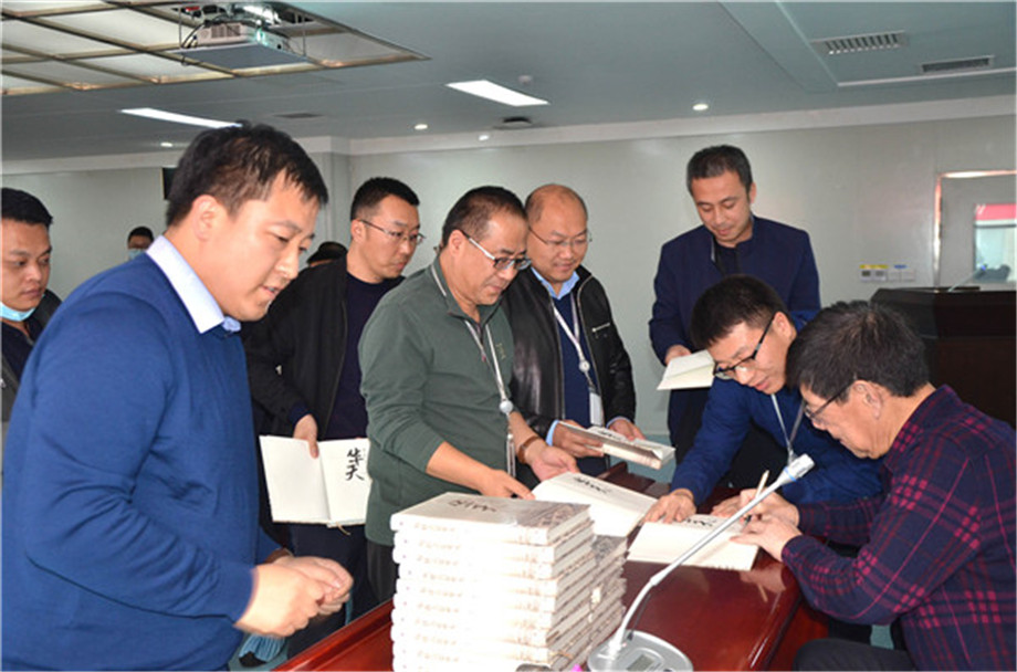 集团在西安举行《为什么是华天》颁发仪式