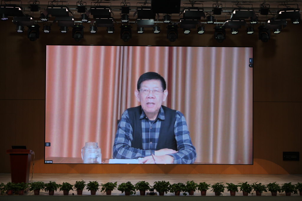 太阳成微电召开中干高管述职会议